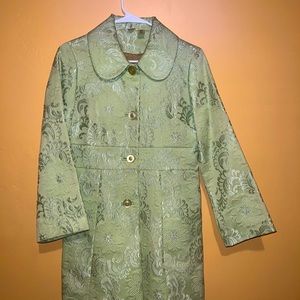 Beautiful tailored Lithe button ladies cost.  Size 6.  One of a kind!